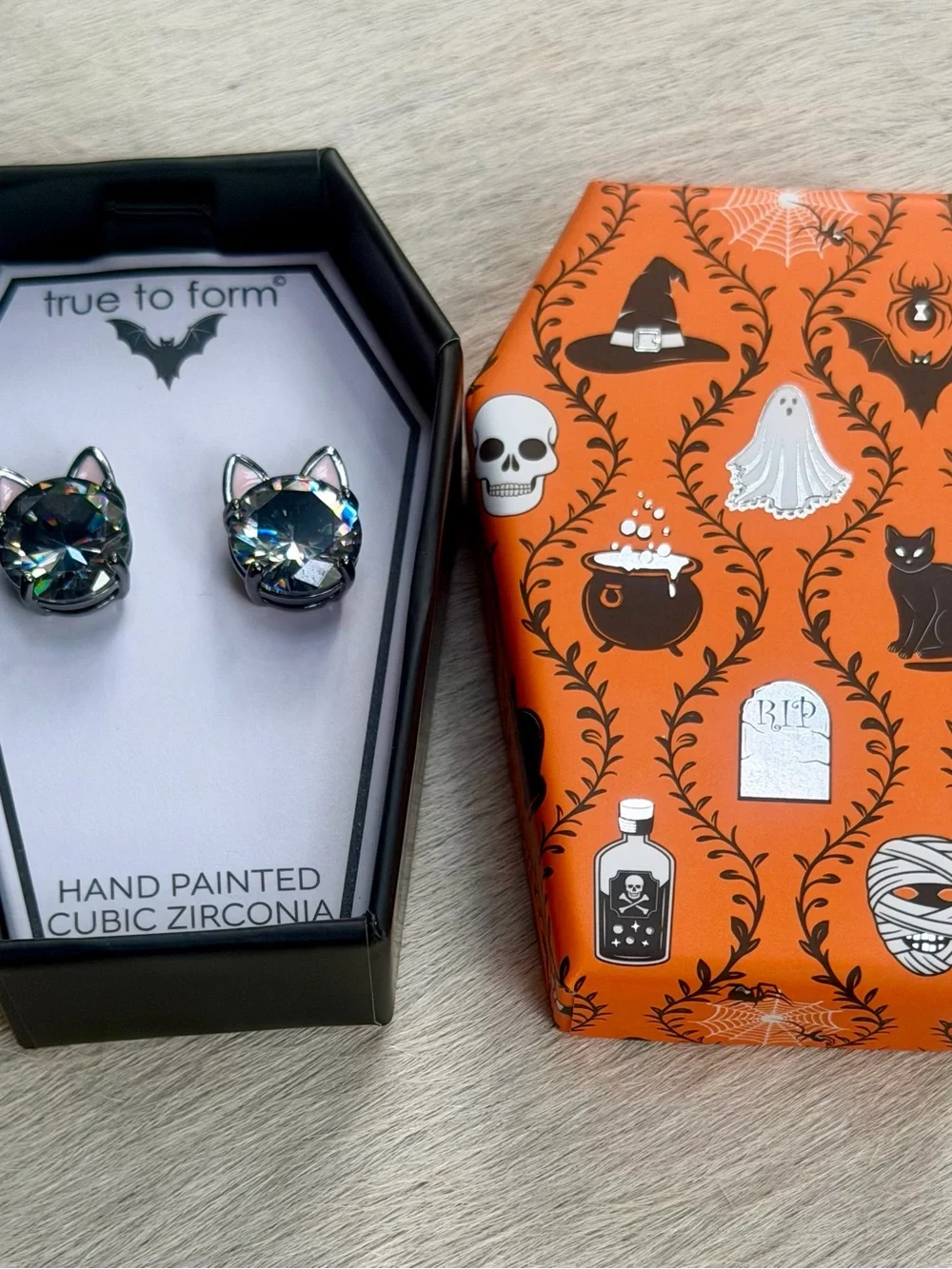 True To Form Halloween Black Cat Stud Earrings Gunmetal CZ Crystal Enamel New